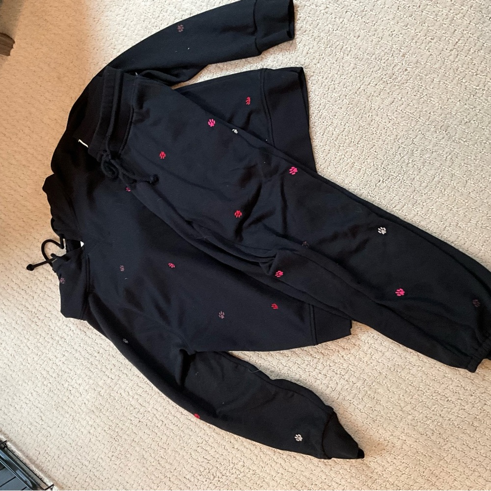 Loft matching sweatsuit - black with paw prints